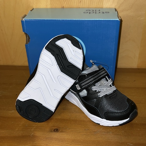 Stride Rite SM Kennedy Toddler’s Shoes NIB - Picture 3 of 4